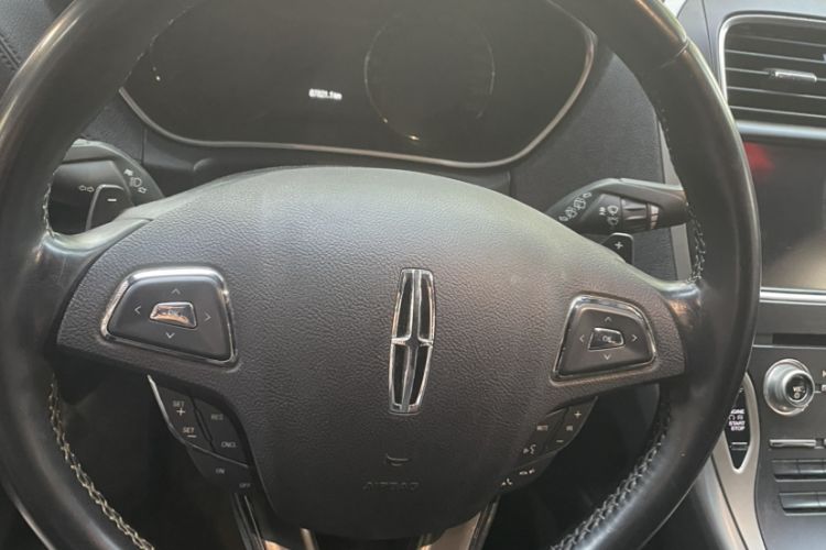 Used Lincoln MKX 2015 2.0T Two-Wheel Drive Deluxe Edition Interior 2