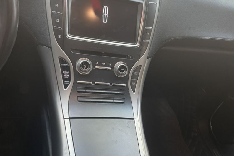 Used Lincoln MKX 2015 2.0T Two-Wheel Drive Deluxe Edition Interior 3