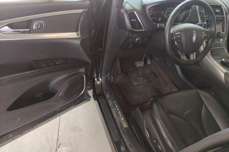 Used Lincoln MKX 2015 2.0T Two-Wheel Drive Deluxe Edition Interior 3