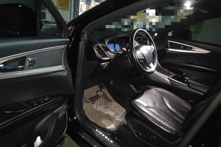 Used Lincoln MKX 2015 2.0T Two-Wheel Drive Deluxe Edition Interior 3