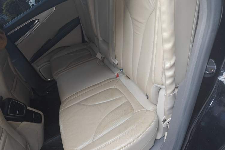 Used Lincoln MKX 2015 2.0T Two-Wheel Drive Deluxe Edition Interior 4