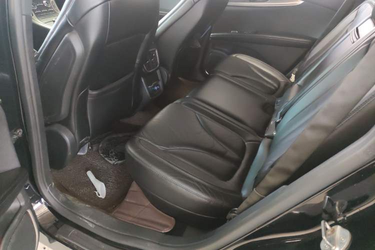 Used Lincoln MKX 2015 2.0T Two-Wheel Drive Deluxe Edition Interior 4