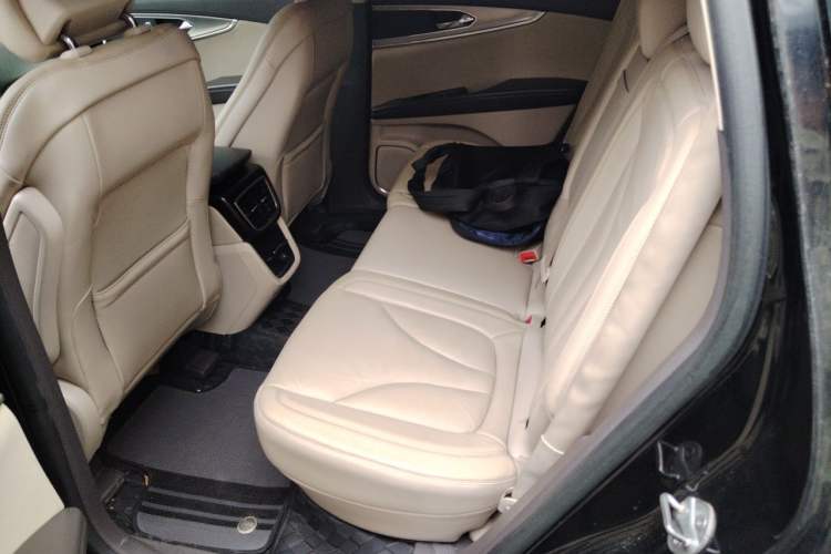Used Lincoln MKX 2015 2.0T Two-Wheel Drive Deluxe Edition Left Rear Seat