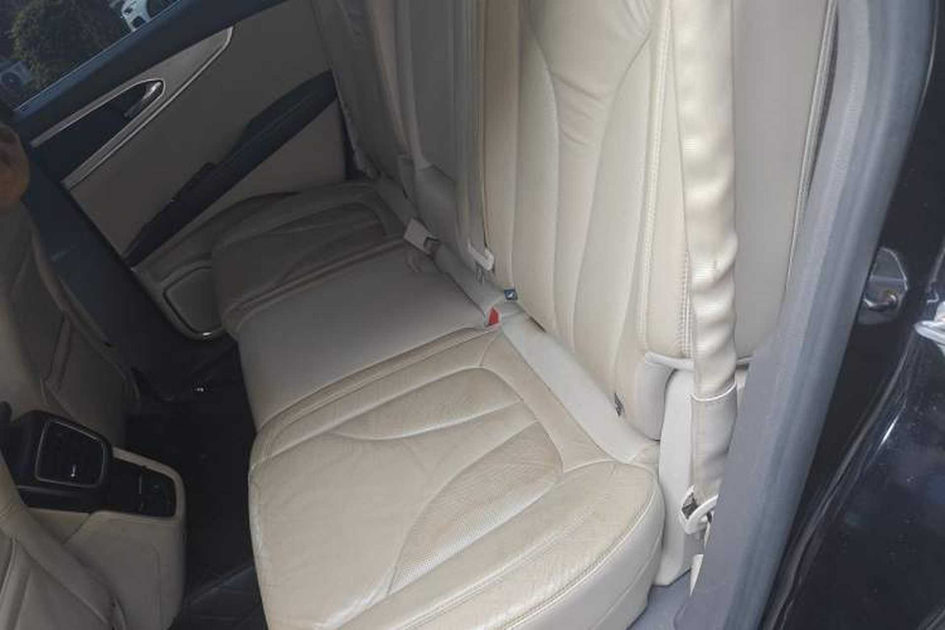 Used Lincoln MKX 2015 2.0T Two-Wheel Drive Deluxe Edition Left Rear Seat