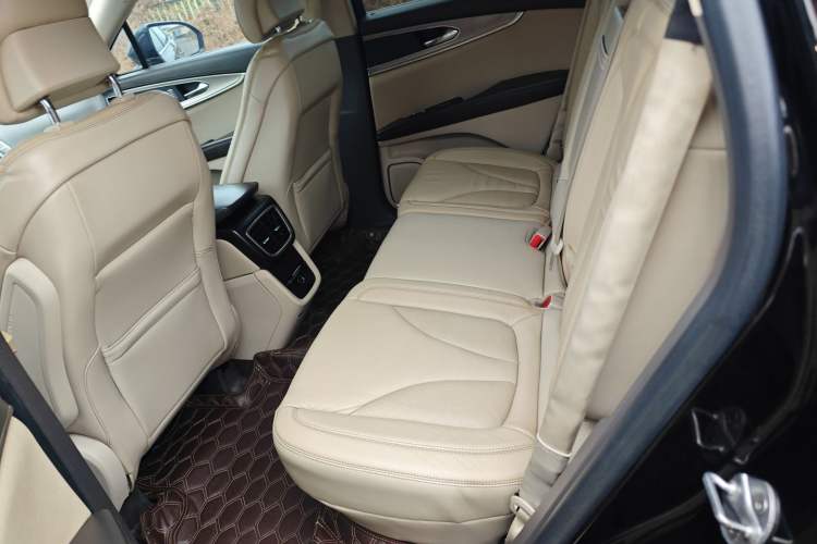 Used Lincoln MKX 2015 2.0T Two-Wheel Drive Deluxe Edition Left Rear Seat