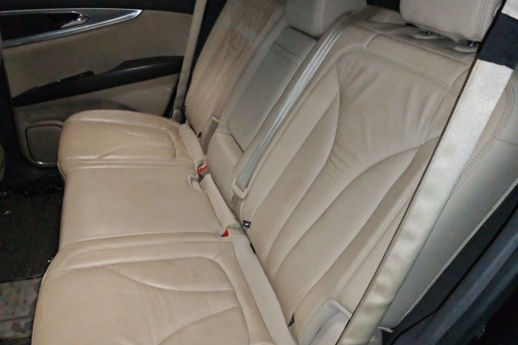 Used Lincoln MKX 2015 2.0T Two-Wheel Drive Deluxe Edition Left Rear Seat