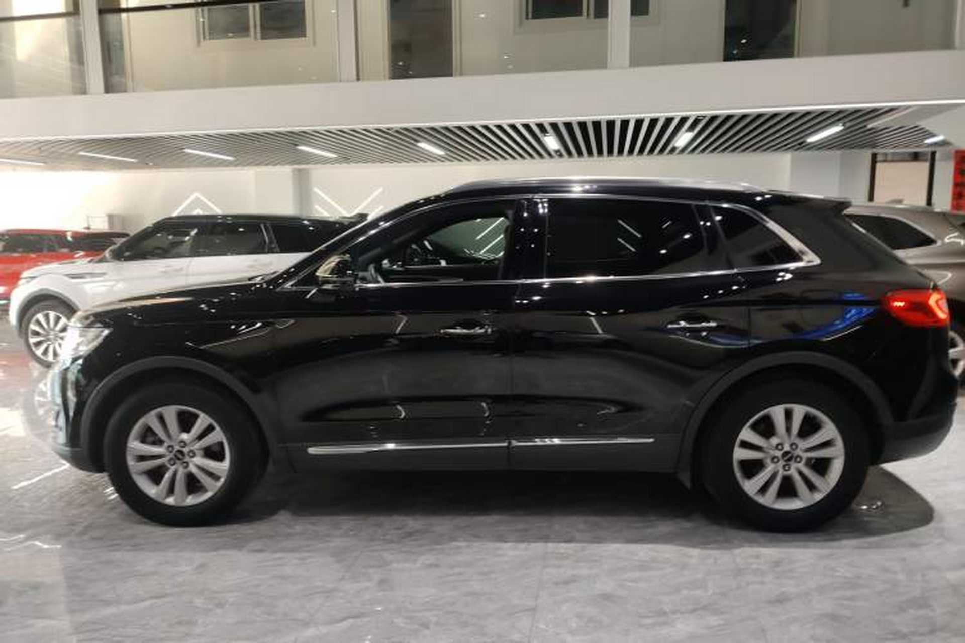 Used Lincoln MKX 2015 2.0T Two-Wheel Drive Deluxe Edition Left Side