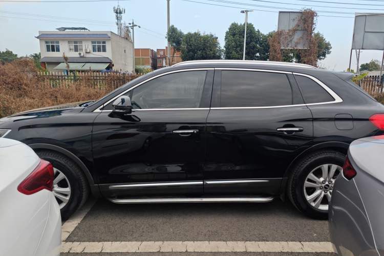 Used Lincoln MKX 2015 2.0T Two-Wheel Drive Deluxe Edition Left Side