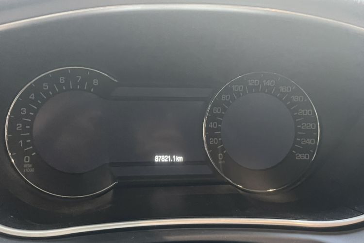 Used Lincoln MKX 2015 2.0T Two-Wheel Drive Deluxe Edition Odometer Close Up