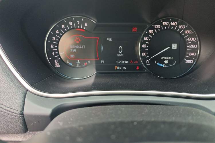 Used Lincoln MKX 2015 2.0T Two-Wheel Drive Deluxe Edition Odometer Close Up