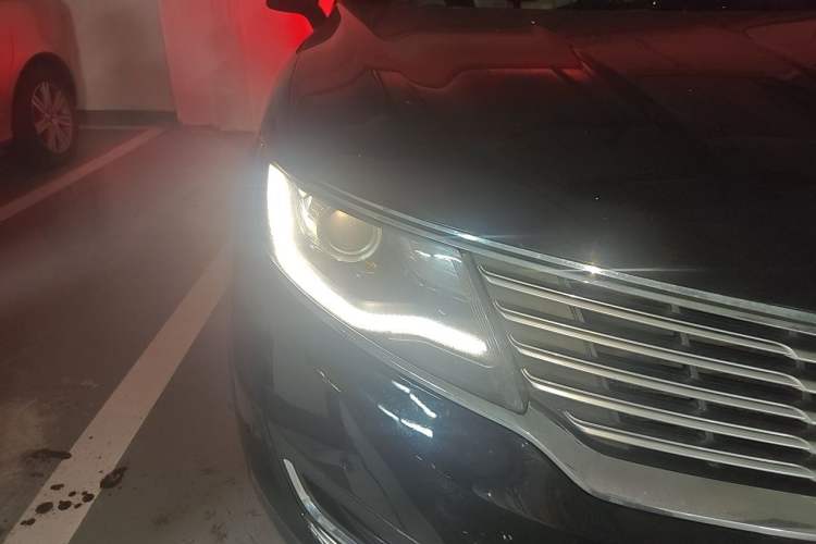 Used Lincoln MKX 2015 2.0T Four-Wheel Drive Luxury Edition Right Front Headlight