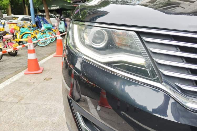 Used Lincoln MKX 2015 2.0T Four-Wheel Drive Luxury Edition Right Front Headlight