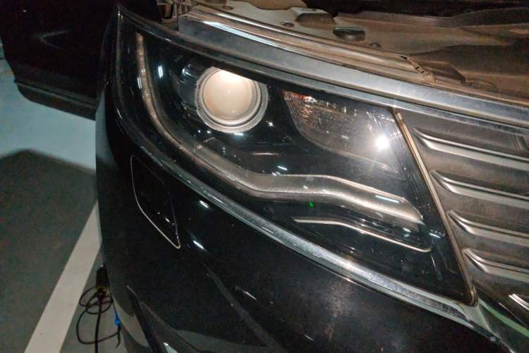 Used Lincoln MKX 2015 2.0T Two-Wheel Drive Deluxe Edition Right Front Headlight