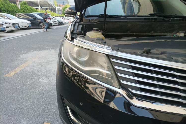 Used Lincoln MKX 2015 2.0T Two-Wheel Drive Deluxe Edition Right Front Headlight