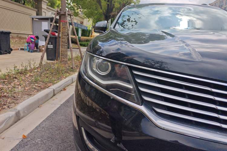 Used Lincoln MKX 2015 2.0T Two-Wheel Drive Deluxe Edition Right Front Headlight