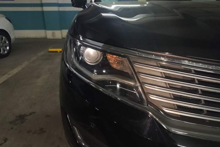 Used Lincoln MKX 2015 2.0T Two-Wheel Drive Deluxe Edition Right Front Headlight