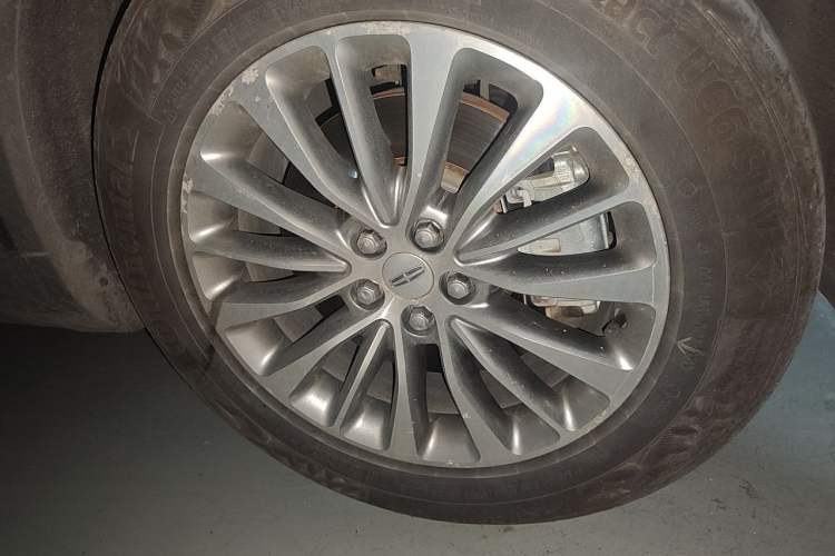 Used Lincoln MKX 2015 2.0T Four-Wheel Drive Luxury Edition Right Front Wheel Hub