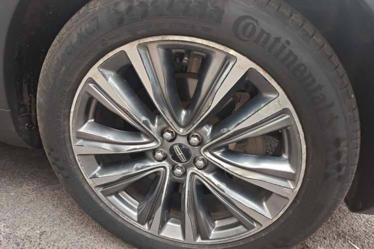Used Lincoln MKX 2015 2.7T Four-Wheel Drive Prestige Edition Right Front Wheel Hub