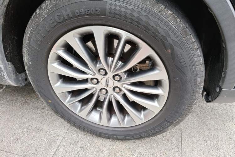 Used Lincoln MKX 2015 2.0T Four-Wheel Drive Luxury Edition Right Front Wheel Hub