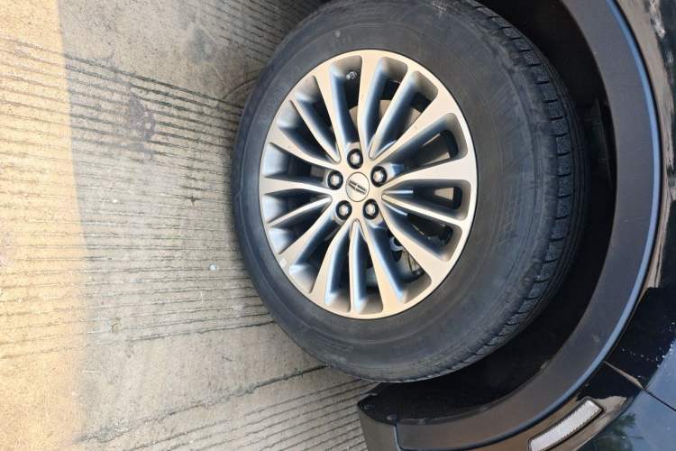 Used Lincoln MKX 2015 2.0T Four-Wheel Drive Luxury Edition Right Front Wheel Hub