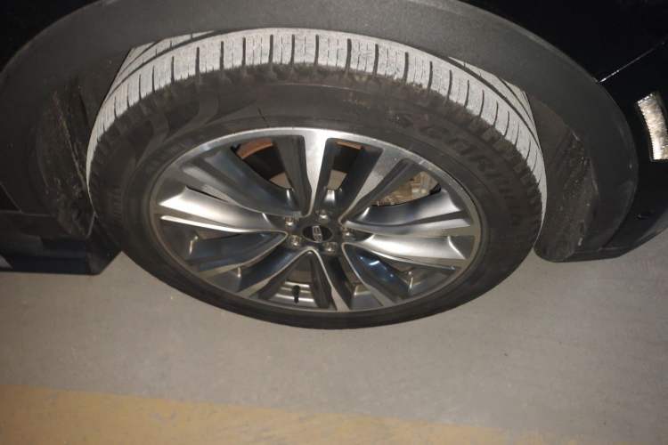 Used Lincoln MKX 2015 2.7T Four-Wheel Drive Prestige Edition Right Front Wheel Hub