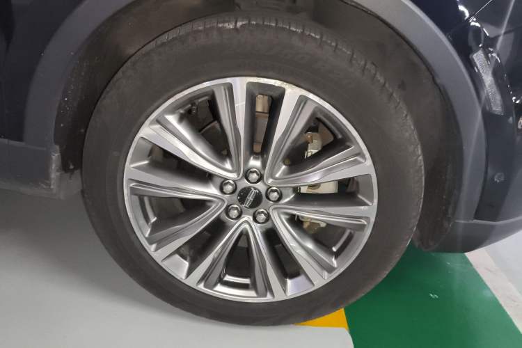 Used Lincoln MKX 2015 2.7T Four-Wheel Drive Prestige Edition Right Front Wheel Hub