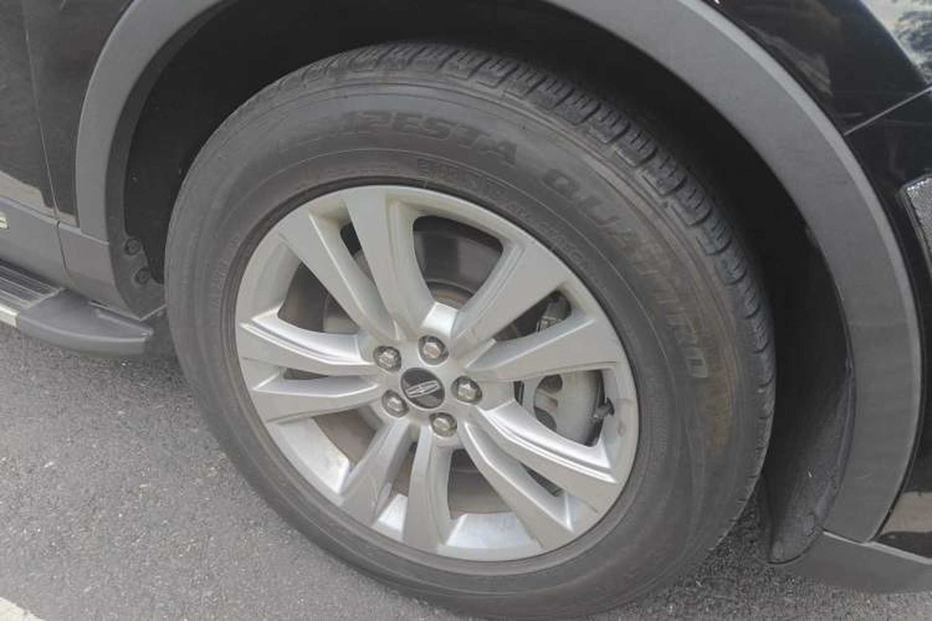 Used Lincoln MKX 2015 2.0T Two-Wheel Drive Deluxe Edition Right Front Wheel Hub