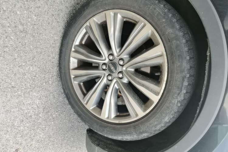 Used Lincoln MKX 2015 2.7T Four-Wheel Drive Prestige Edition Right Front Wheel Hub