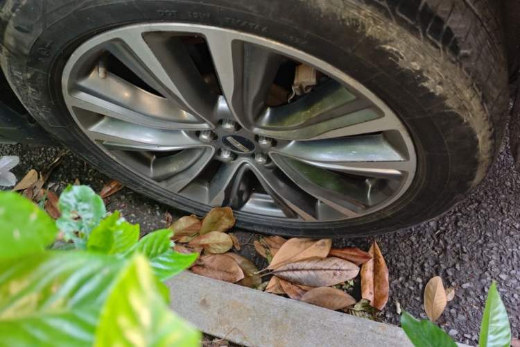 Used Lincoln MKX 2015 2.7T Four-Wheel Drive Prestige Edition Right Front Wheel Hub