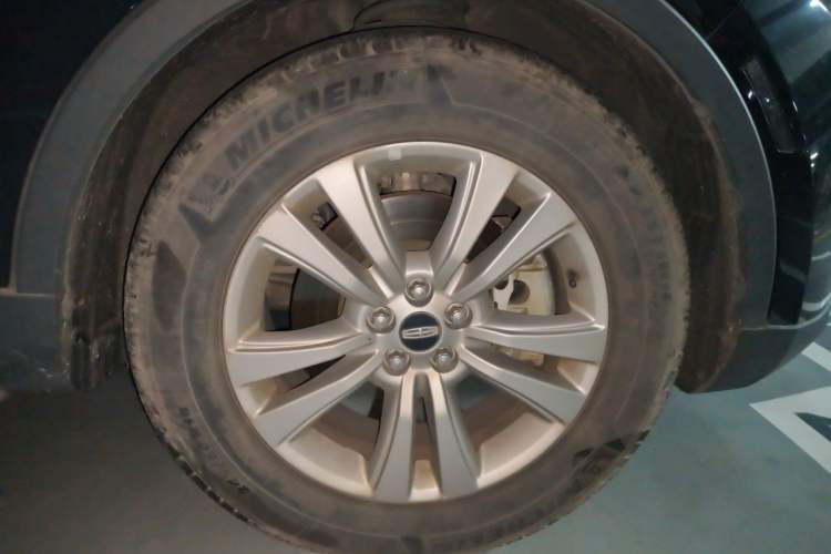 Used Lincoln MKX 2015 2.0T Two-Wheel Drive Deluxe Edition Right Front Wheel Hub