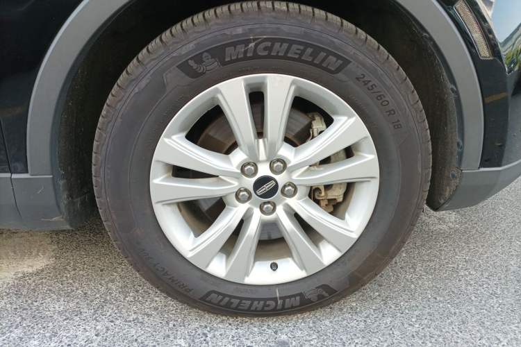 Used Lincoln MKX 2015 2.0T Two-Wheel Drive Deluxe Edition Right Front Wheel Hub