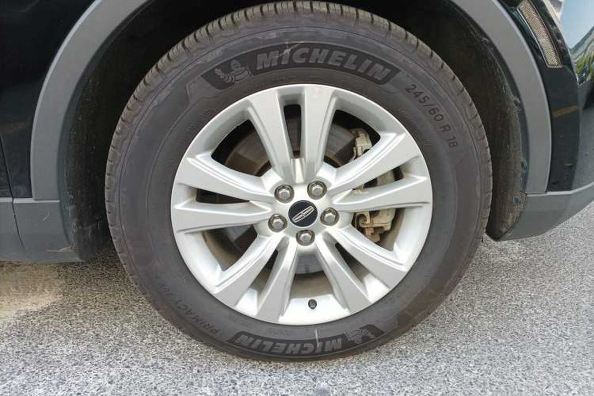 Used Lincoln MKX 2015 2.0T Two-Wheel Drive Deluxe Edition Right Front Wheel Hub
