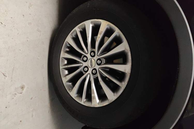 Used Lincoln MKX 2015 2.0T Four-Wheel Drive Luxury Edition Right Front Wheel Hub