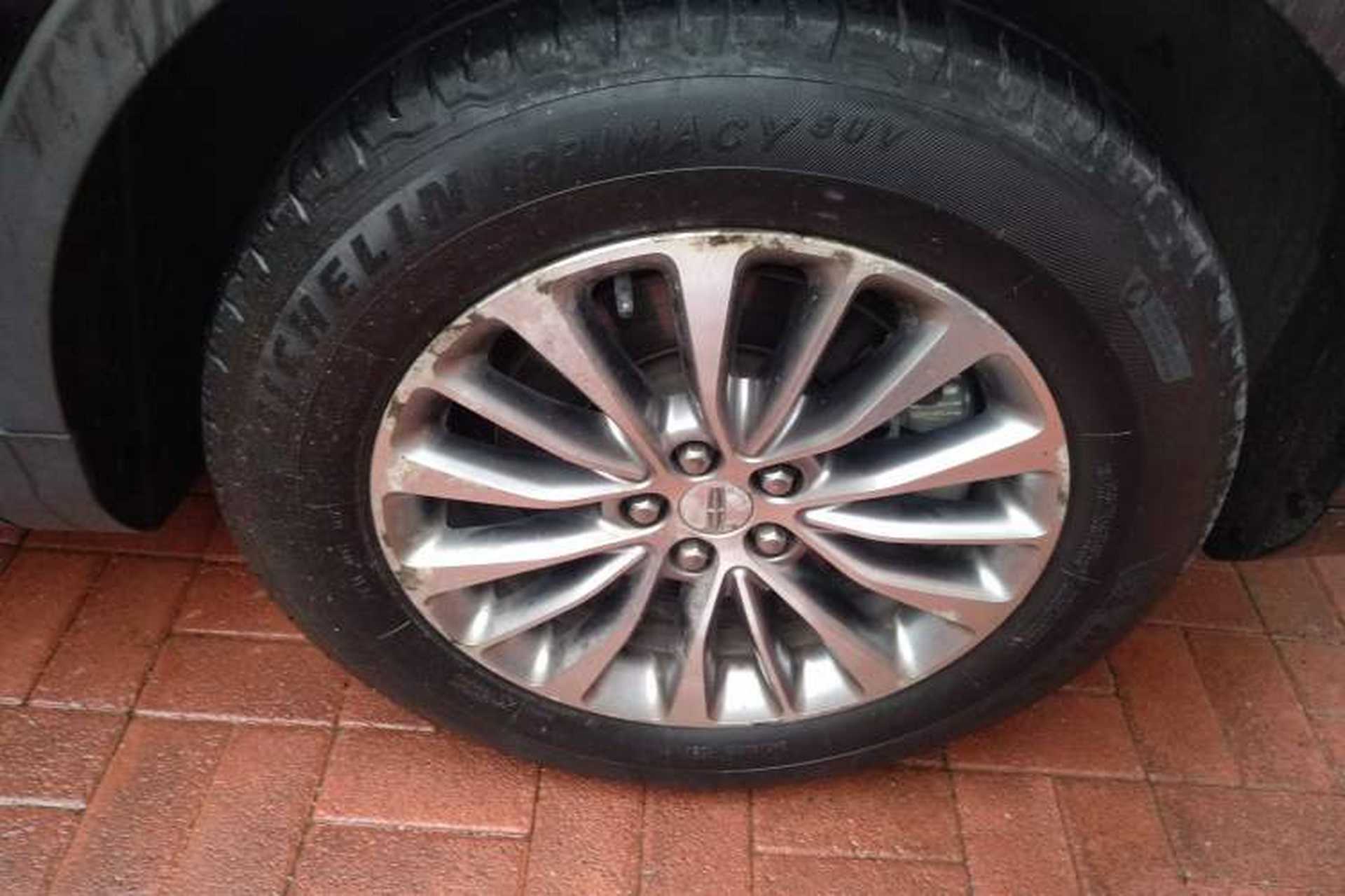 Used Lincoln MKX 2015 2.0T Four-Wheel Drive Luxury Edition Right Front Wheel Hub