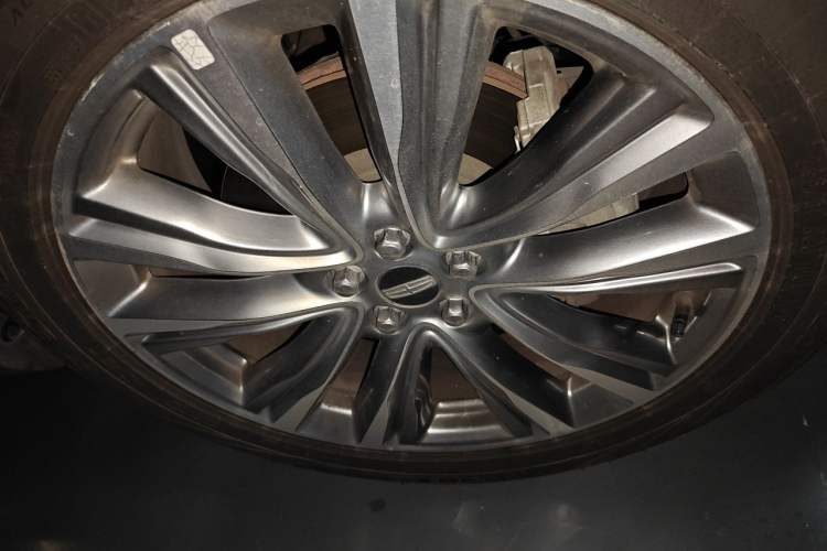 Used Lincoln MKX 2015 2.7T Four-Wheel Drive Prestige Edition Right Front Wheel Hub