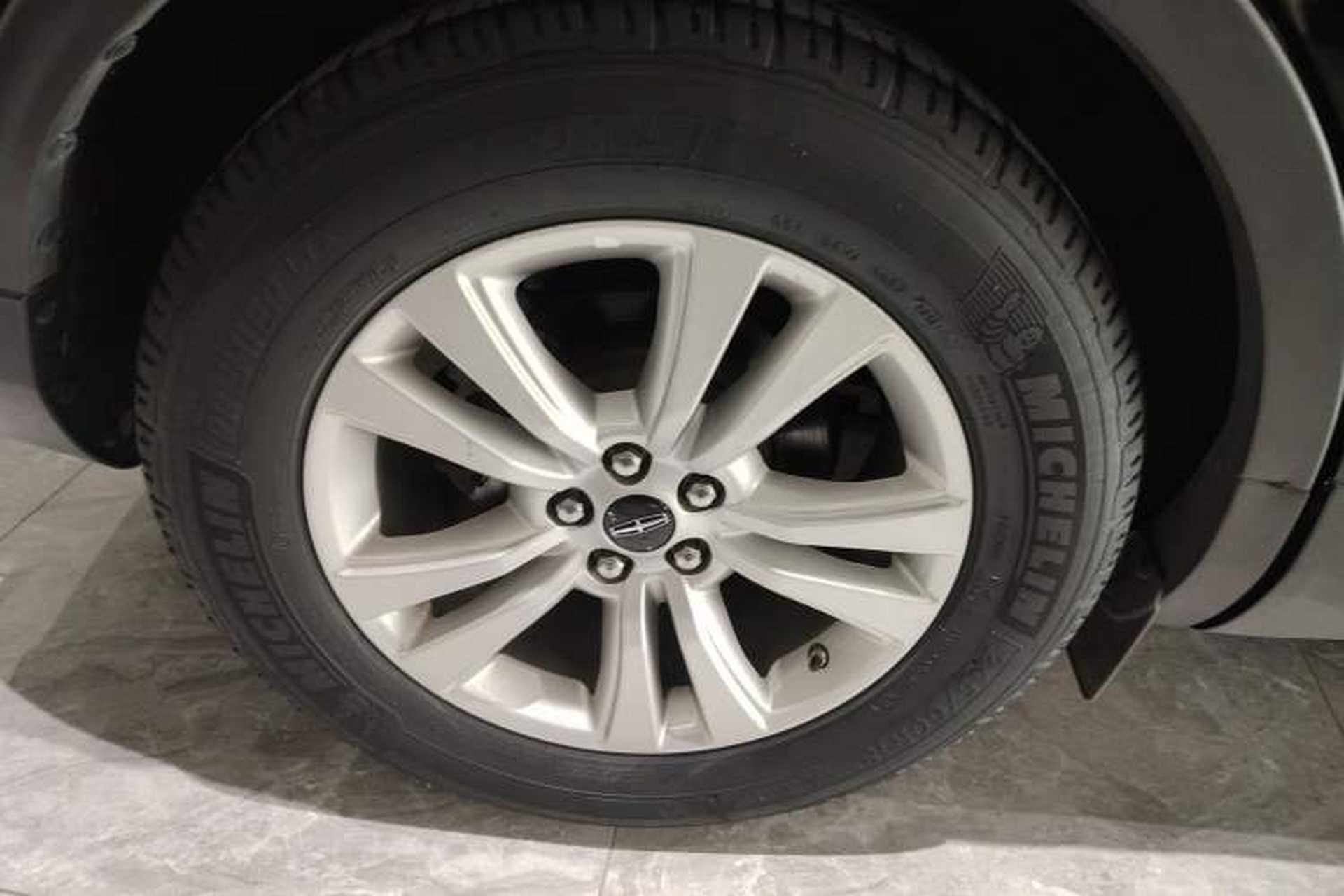 Used Lincoln MKX 2015 2.0T Two-Wheel Drive Deluxe Edition Right Rear Wheel Hub