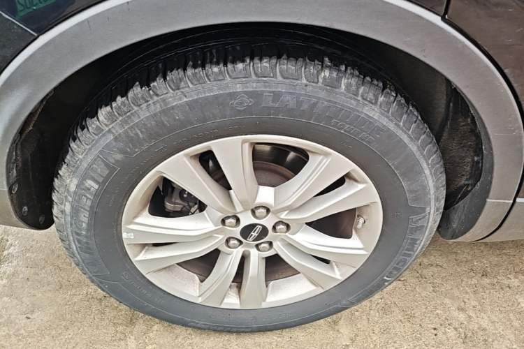 Used Lincoln MKX 2015 2.0T Two-Wheel Drive Deluxe Edition Right Rear Wheel Hub