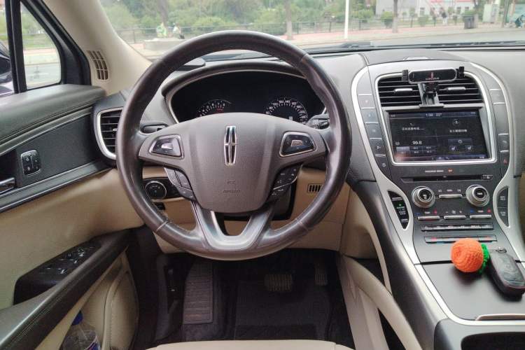 Used Lincoln MKX 2015 2.0T Two-Wheel Drive Deluxe Edition Steering Wheel