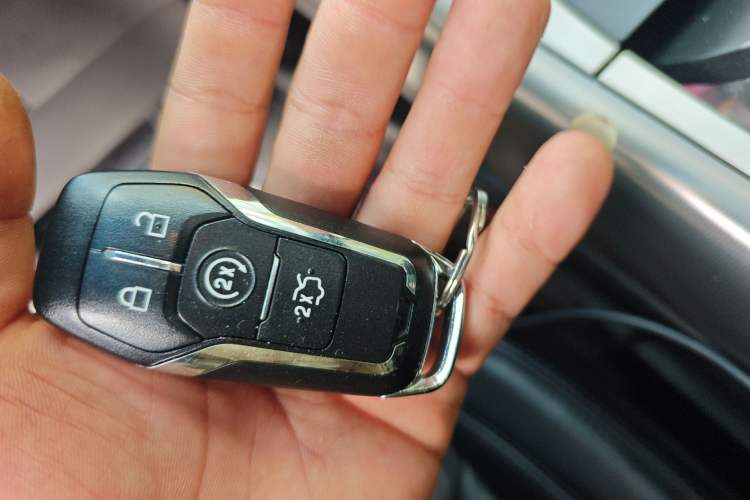 Used Lincoln MKX 2015 2.0T Two-Wheel Drive Deluxe Edition Vehicle Key