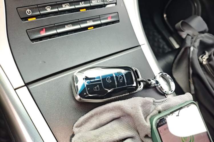 Used Lincoln MKX 2015 2.0T Two-Wheel Drive Deluxe Edition Vehicle Key