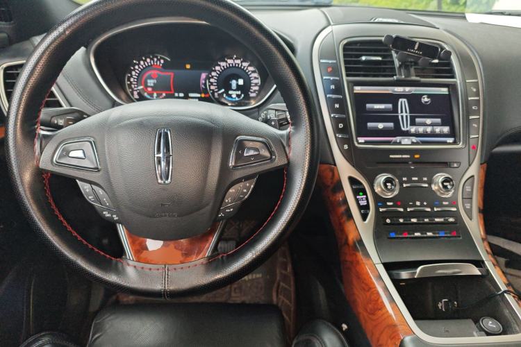 Used Lincoln MKX 2015 2.7T Four-Wheel Drive Prestige Edition Center Console