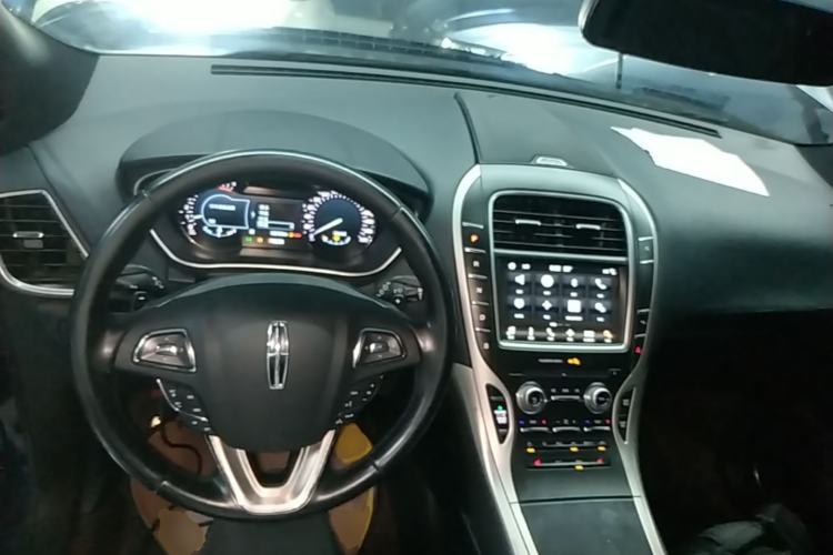 Used Lincoln MKX 2015 2.0T Two-Wheel Drive Deluxe Edition Center Console