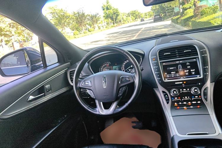 Used Lincoln MKX 2015 2.0T Two-Wheel Drive Deluxe Edition Center Console