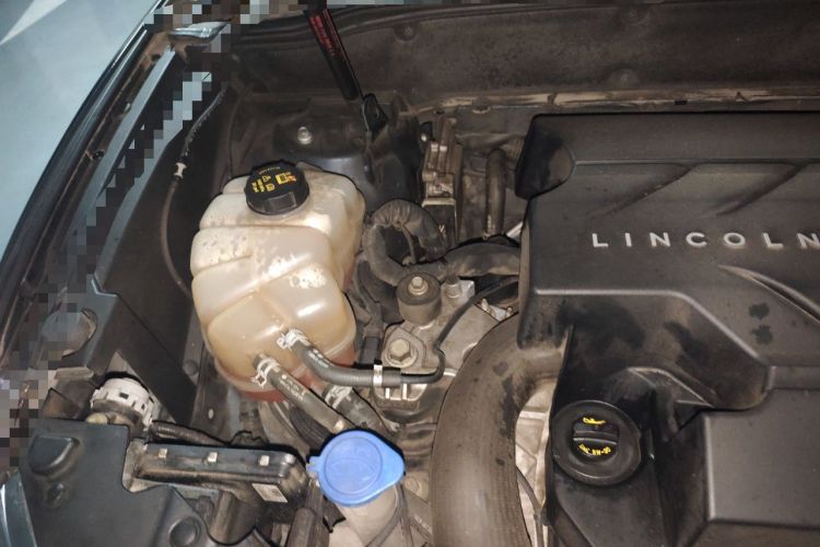 Used Lincoln MKX 2015 2.7T Four-Wheel Drive Prestige Edition Engine Bay Right