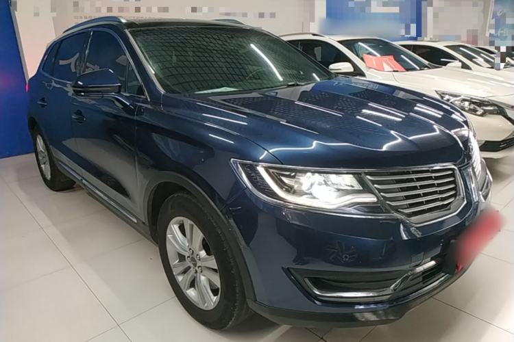 Used Lincoln MKX 2015 2.0T Two-Wheel Drive Deluxe Edition Front Right 45 Deg