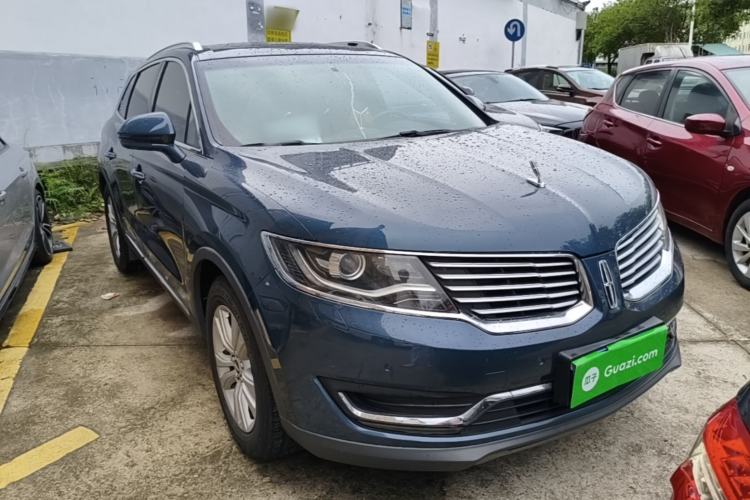 Used Lincoln MKX 2015 2.0T Two-Wheel Drive Deluxe Edition Front Right 45 Deg