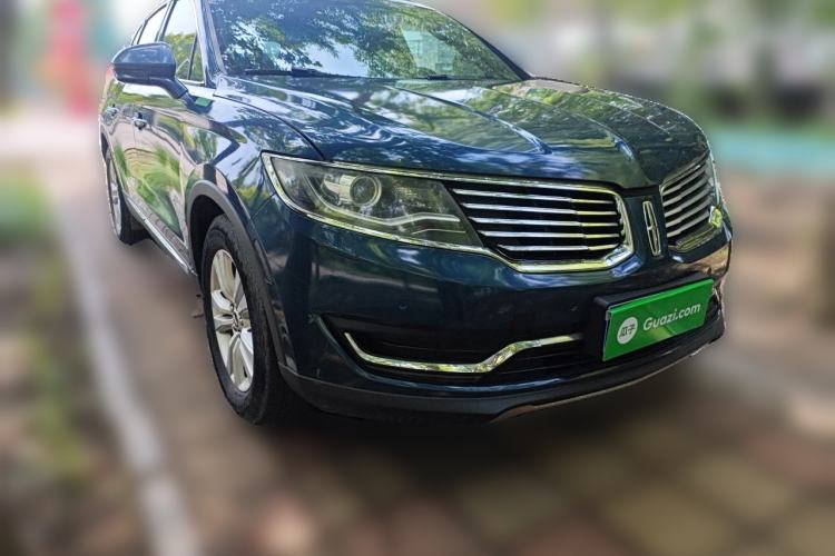 Used Lincoln MKX 2015 2.0T Two-Wheel Drive Deluxe Edition Front Right 45 Deg