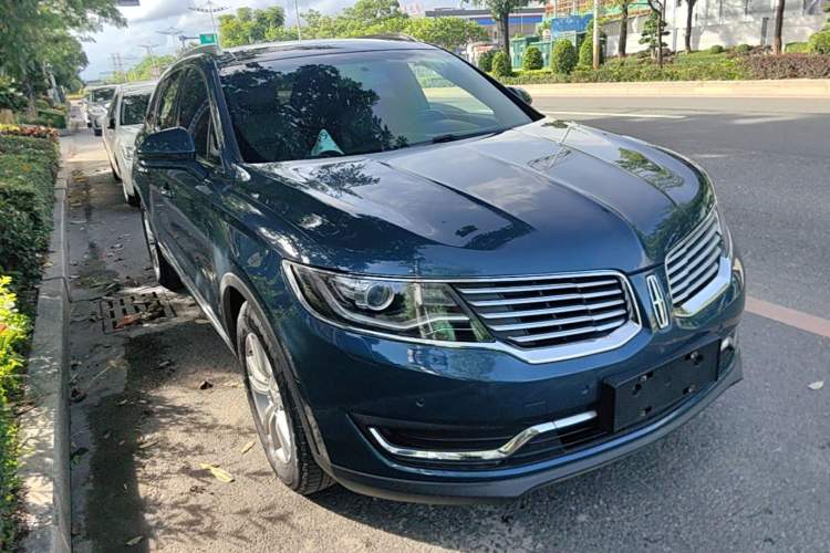 Used Lincoln MKX 2015 2.0T Two-Wheel Drive Deluxe Edition Front Right 45 Deg
