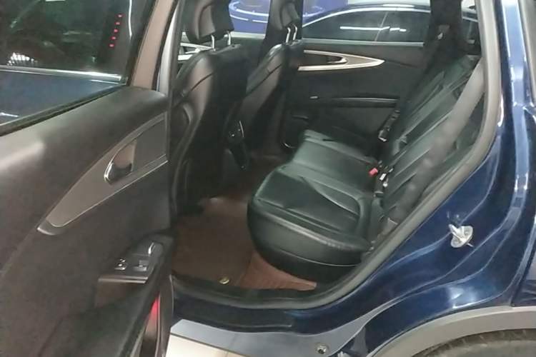 Used Lincoln MKX 2015 2.0T Two-Wheel Drive Deluxe Edition Left Rear Seat