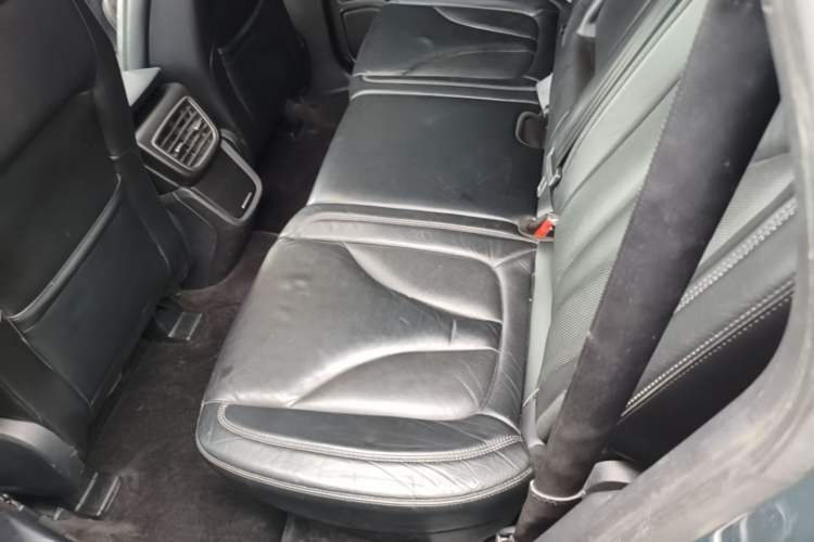 Used Lincoln MKX 2015 2.0T Two-Wheel Drive Deluxe Edition Left Rear Seat